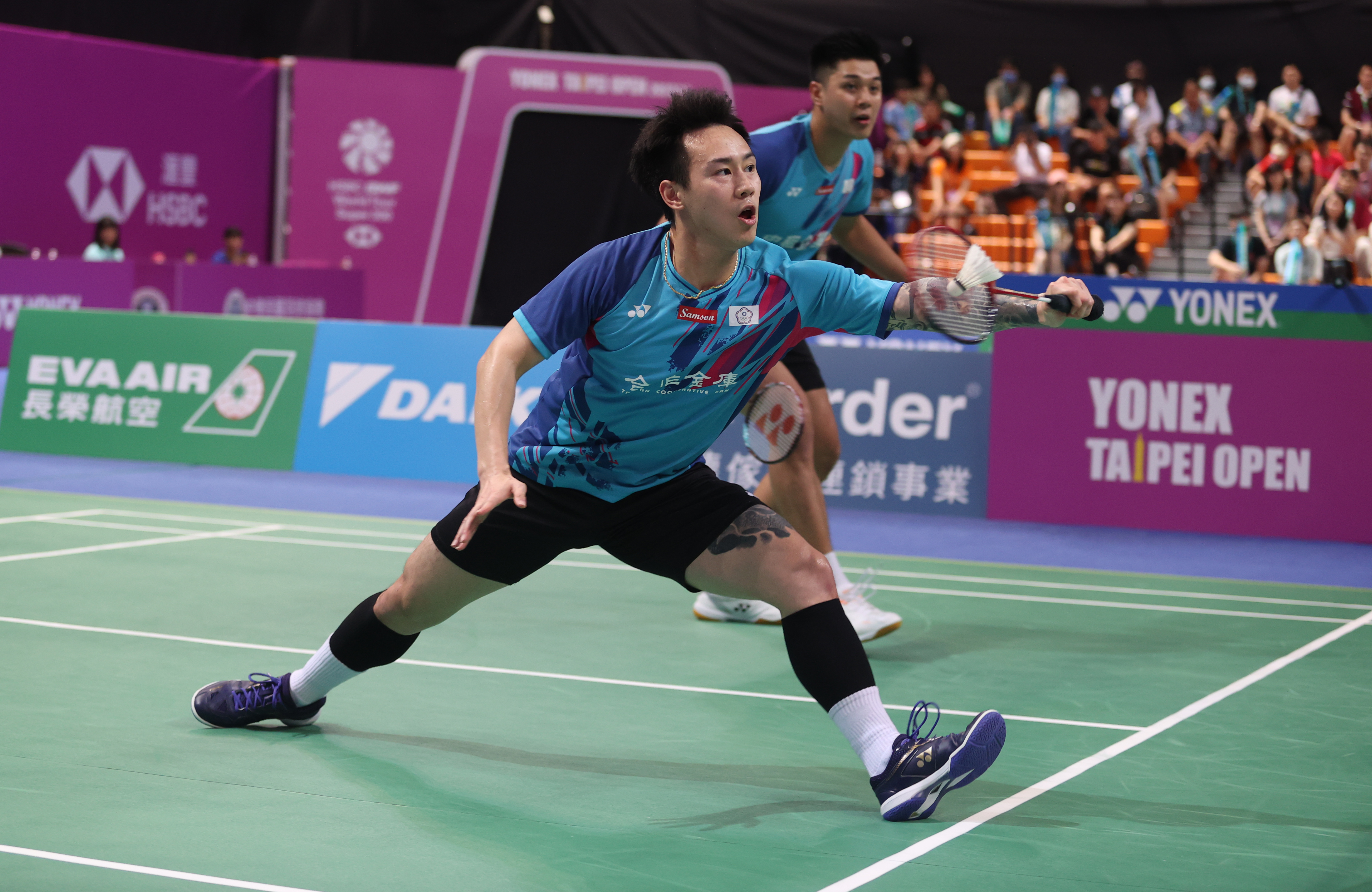 (圖)Yang Po-han (front) and Lu Ching-yao (back) took second place in the men’s doubles at the Yonex Taipei Open 2023 (provided by the Chinese Taipei Badminton Association).
